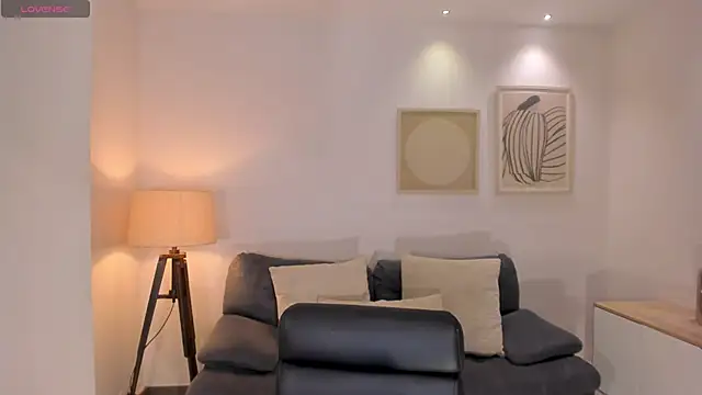 Snapshot of HaileyRoss_ chatting on April 7, 2026, 12:05 pm HaileyRoss online show from April 7, 2026, 12:05 pm