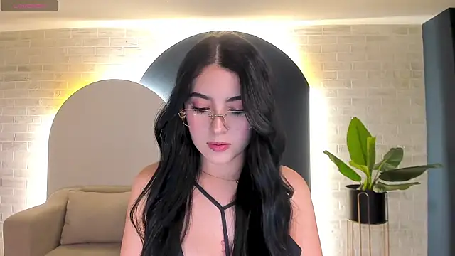Snapshot of HaileyRoss_ chatting on May 16, 2026, 2:19 am HaileyRoss online show from May 16, 2026, 2:19 am