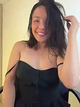 LaraDanverss online show from June 22, 2026, 9:01 pm