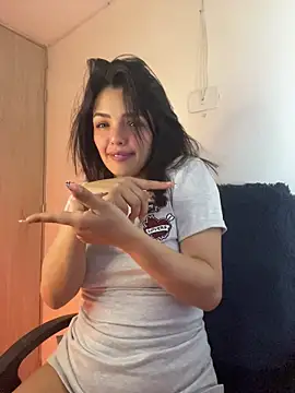 LaraDanverss online show from July 2, 2026, 6:58 pm