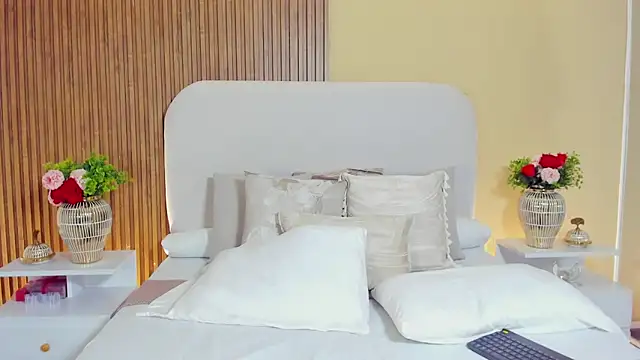 LondraBlush online show from March 25, 2026, 1:50 pm