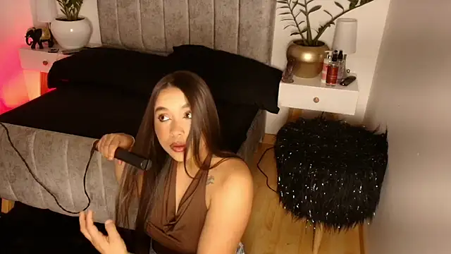 Snapshot of Lucy_Carson chatting on November 16, 2025, 1:44 am Lucy Carson online show from November 16, 2025, 1:44 am