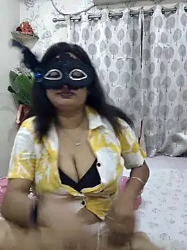 Cute-richa1 online show from April 18, 2026, 4:11 pm