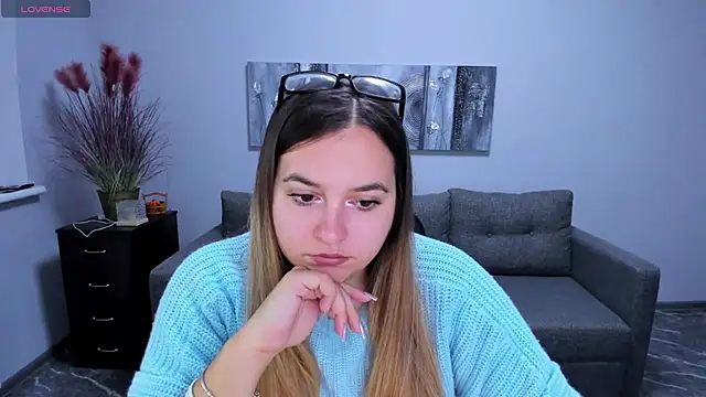 Snapshot of Maria_Bond chatting on December 1, 2025, 6:40 am Maria Bond online show from December 1, 2025, 6:40 am