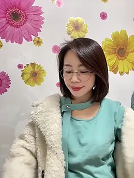 xiaoling2358 online show from December 15, 2025, 7:23 am