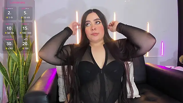 Monserrat J online show from November 20, 2025, 1:39 am