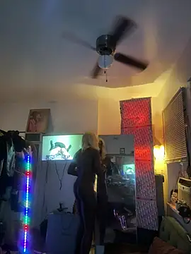 Motherbigbus online show from March 28, 2026, 10:48 am