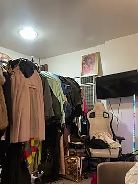 Motherbigbus online show from April 7, 2026, 6:47 am