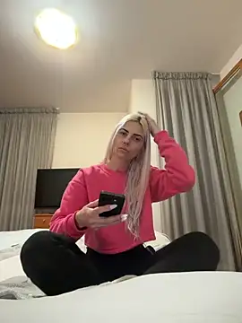 feliciafelon online show from April 12, 2026, 7:08 pm