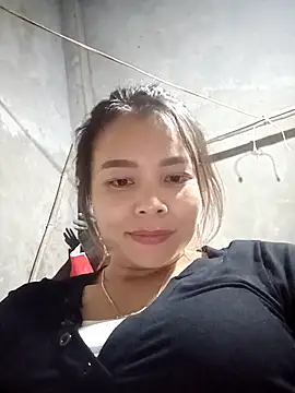 Snapshot of mon1-day chatting on November 28, 2025, 2:31 pm mon1-day online show from November 28, 2025, 2:31 pm