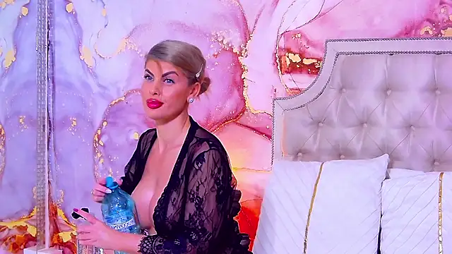 SalmaRroze online show from November 21, 2025, 5:06 am