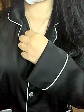 Snapshot of Hanni_22 chatting on December 1, 2025, 12:21 pm Hanni 22 online show from December 1, 2025, 12:21 pm