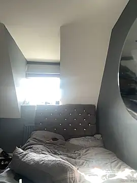 Blonde Bunny online show from February 4, 2026, 11:38 am