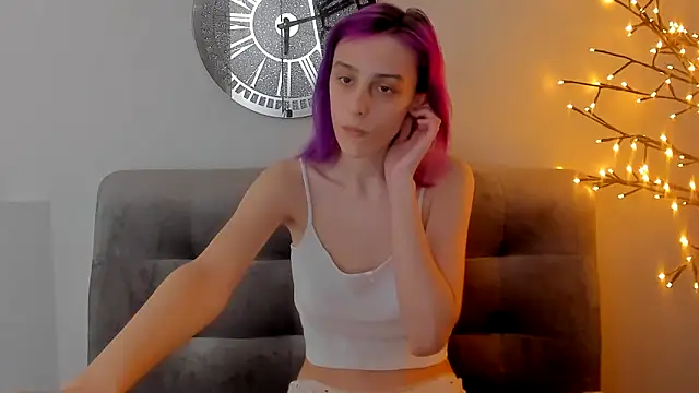 MiilaGlow online show from March 25, 2026, 2:12 pm