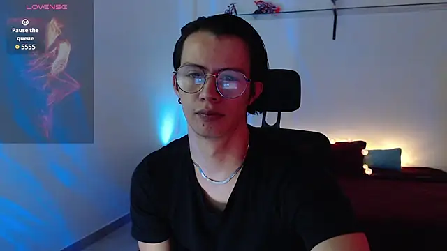 Snapshot of Brandon_starkk chatting on May 5, 2026, 1:13 am Brandon starkk online show from May 5, 2026, 1:13 am