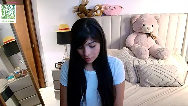 Snapshot of Emyii_ chatting on May 4, 2026, 12:39 am Emyii online show from May 4, 2026, 12:39 am