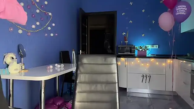 Jolienne online show from December 18, 2025, 6:58 pm