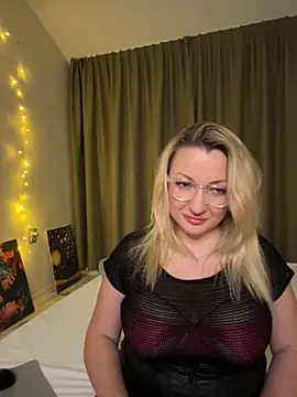 Snapshot of MilaLove__ chatting on November 18, 2025, 9:52 pm MilaLove online show from November 18, 2025, 9:52 pm