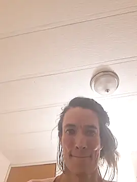 Snapshot of MaitressePomme3 chatting on February 12, 2026, 2:06 am MaitressePomme3 online show from February 12, 2026, 2:06 am