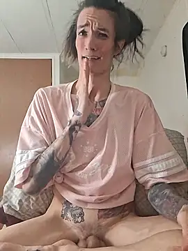 Snapshot of MaitressePomme3 chatting on February 13, 2026, 12:17 am MaitressePomme3 online show from February 13, 2026, 12:17 am