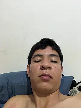 andresinh  online show from November 18, 2025, 2:17 am