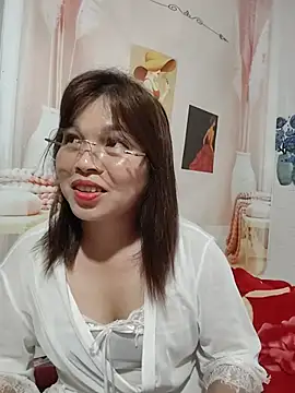 Snapshot of Cover-baa chatting on May 13, 2026, 9:33 pm Cover-baa online show from May 13, 2026, 9:33 pm