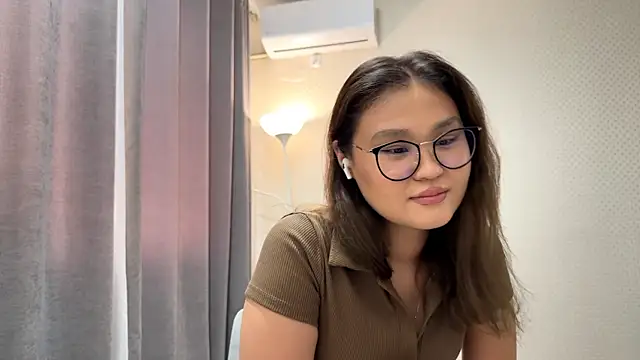 Snapshot of HoneyKitsu chatting on November 20, 2025, 9:20 am HoneyKitsu online show from November 20, 2025, 9:20 am