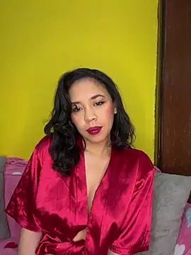 Esmerald 1111 online show from May 13, 2026, 9:06 am