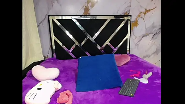 AmbarSxxx online show from April 16, 2026, 8:15 am