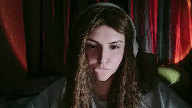 DaraSecret online show from November 18, 2025, 1:22 am