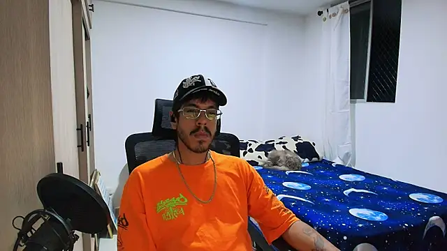 Snapshot of naitt_ chatting on November 24, 2025, 11:26 pm naitt online show from November 24, 2025, 11:26 pm