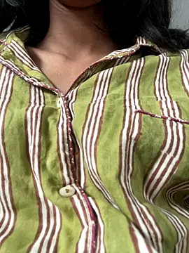 Snapshot of Neha_010 chatting on November 28, 2025, 5:43 am Neha 010 online show from November 28, 2025, 5:43 am