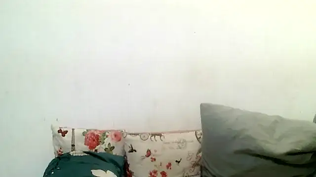 Snapshot of BrunetteNaomi8 chatting on May 15, 2026, 8:21 am BrunetteNaomi8 online show from May 15, 2026, 8:21 am