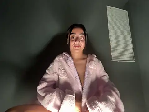 reinaass online show from March 30, 2026, 8:04 am