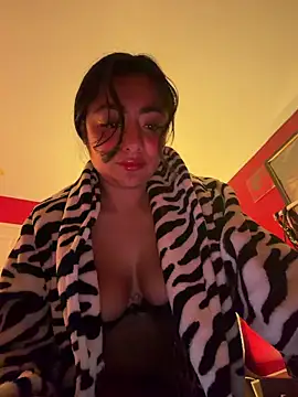 reinaass online show from April 3, 2026, 5:27 am