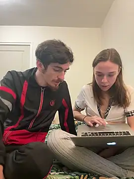 Snapshot of DuoDesir1 chatting on February 15, 2026, 7:32 pm DuoDesir1 online show from February 15, 2026, 7:32 pm