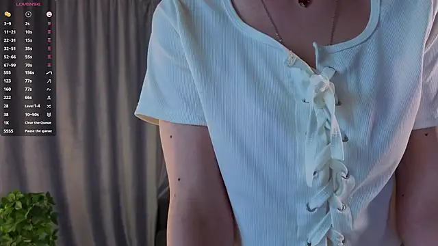 UmbraVelour online show from April 14, 2026, 1:17 pm