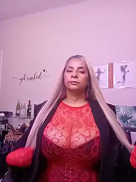 Snapshot of LaReineCleo chatting on June 18, 2026, 10:41 am LaReineCleo online show from June 18, 2026, 10:41 am