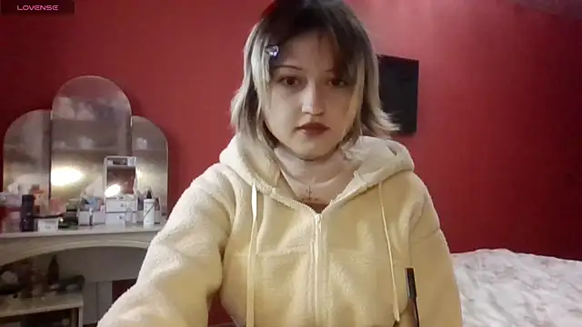 SkylaPorter online show from November 27, 2025, 10:17 am