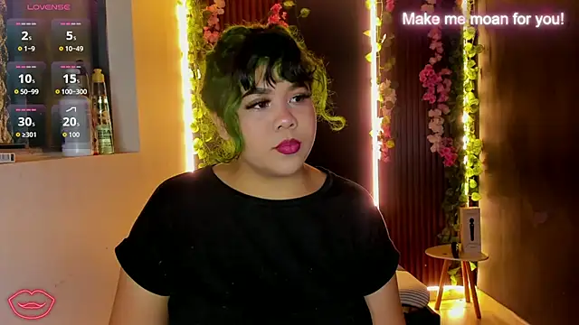 Snapshot of Amanda_Mooree chatting on July 15, 2026, 7:02 am Amanda Mooree online show from July 15, 2026, 7:02 am