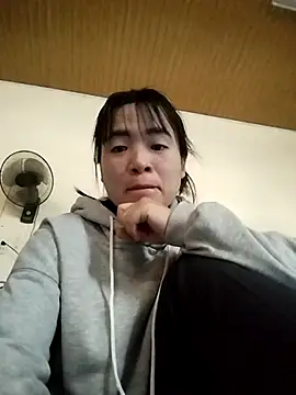 Snapshot of Xuca-bits chatting on December 4, 2025, 4:55 am Xuca-bits online show from December 4, 2025, 4:55 am