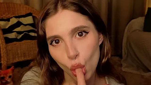 RozanneJordan online show from May 18, 2026, 6:03 pm
