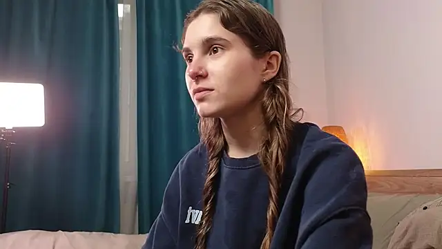 RozanneJordan online show from July 11, 2026, 5:37 pm
