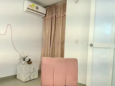 Snapshot of Luna_lexy04 chatting on April 1, 2026, 8:48 am Luna lexy04 online show from April 1, 2026, 8:48 am