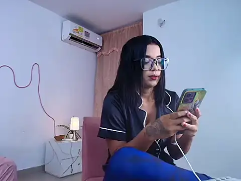 Luna lexy04 online show from April 13, 2026, 8:31 am