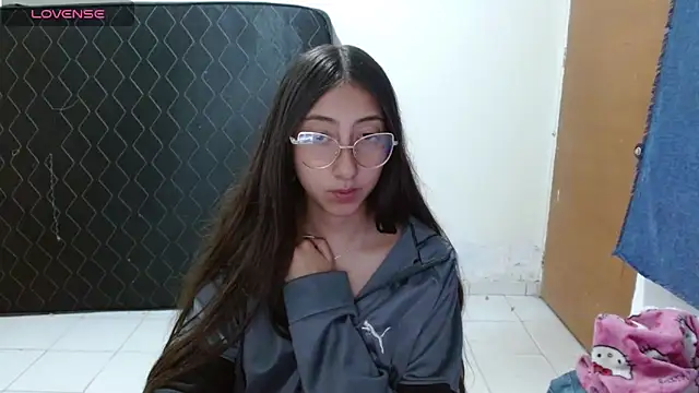 Nanylux online show from April 28, 2026, 3:11 am