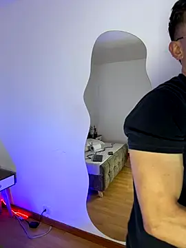 AndrewFalcon  online show from November 19, 2025, 7:36 pm