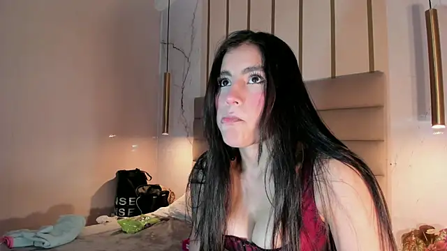 IsabelaStefano online show from June 15, 2026, 3:20 am
