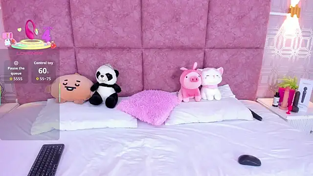 NathalieRoss1 online show from March 15, 2026, 5:35 am