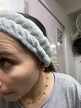 MiaWhiteBunny online show from April 4, 2026, 9:23 pm